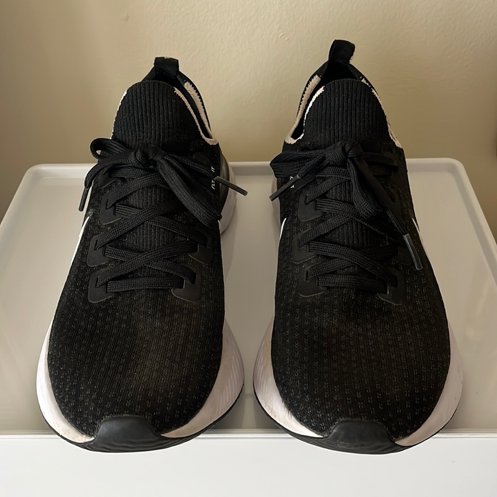 Nike React Infinity Run Flyknit Size 10M Black/white/dark grey